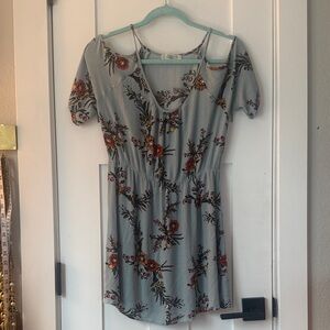 Glam Gray Floral V-Neck Dress | Women’s Size Medium | Short Sleeve
